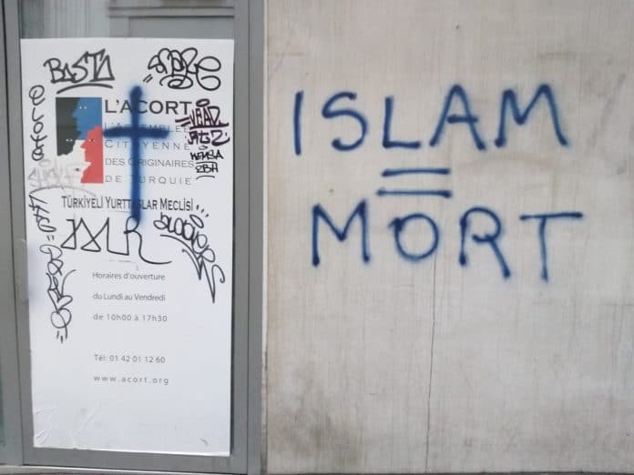 « Islam = Mort » - des tags islamophobes sur les locaux d’une association turque à Paris