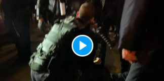 “Tu es en France, tu parles Français ! ” un policier traîne par les cheveux une journaliste étrangère - VIDEO (1)