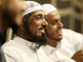 « Mon père a perdu la moitié de sa vue et de son ouïe » - le fils de cheikh Salman al-Odah témoigne de torture