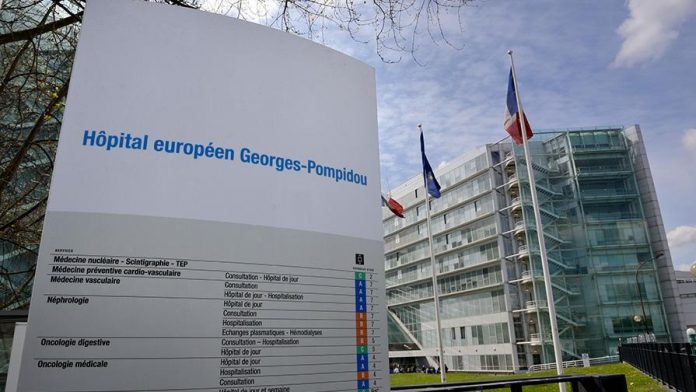 Des patients de l'hôpital Pompidou indignés par la présence de messages en arabe
