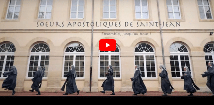 Des religieuses voilées cartonnent dans un clip sur Youtube pour sauver leur soeur - VIDEO:jpg