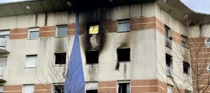 Les Mureaux : une petite musulmane de 10 ans entre la vie et la mort après l'incendie de son appartement