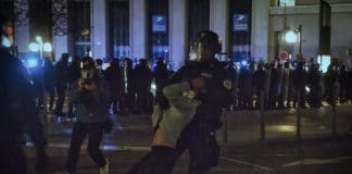 Lyon - la police interpelle violemment un mineur de 12 ans et le menotte - VIDEO