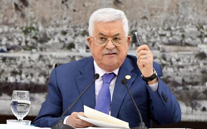 Mahmoud Abbas ordonne à son administration de ne pas critiquer les accords de normalisation des pays arabes avec Israel