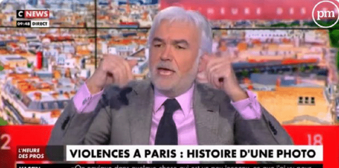 Pascal Praud exige l'éviction de Guillaume Meurice de France Inter après une blague sur les policiers