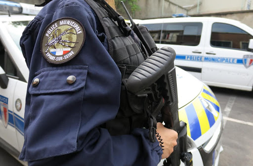 Saint-Denis - la police municipale autorisée à porter des pistolets semi-automatiques