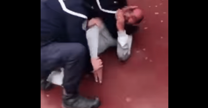 Un père d’élève violemment interpellé par les gendarmes dans la cour du collège de sa fille - VIDEO