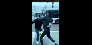Villeurbanne une violente bagarre éclate entre un chauffeur de bus et un jeune usager - VIDEO