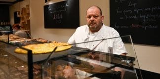 Le boulanger en grève de la faim conduit aux urgences
