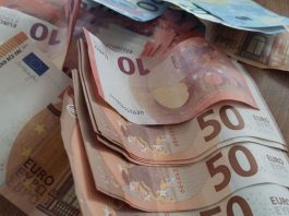 Covid-19 : une femme de 98 ans confinée chez elle découvre un pactole de 475 000 euros