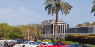 La banque de Dubaï propose des voitures et des montres de luxe pour inciter les clients à économiser