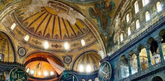 _L'actrice pornographique Lisa Ann a posé dans la mosquée Hagia Sophia en Turquie