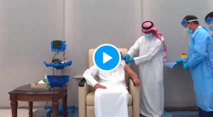 Le roi Salman d'Arabie saoudite reçoit le vaccin COVID-19
