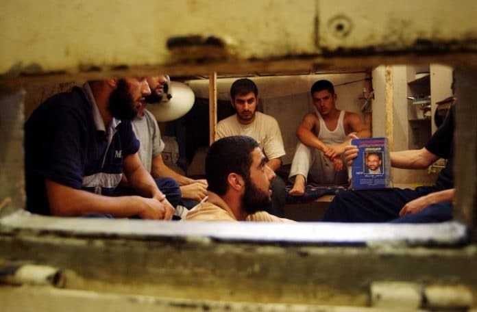 Les prisonniers palestiniens en Israël se feront vacciner contre le coronavirus la semaine prochaine