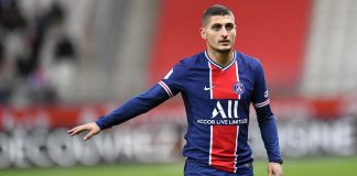 Marrakech - Verratti fait sa demande en mariage devant les touristes sur la place Jemaa el-Fna