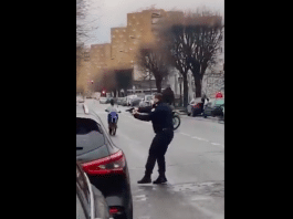 Pantin des policiers pointent leurs armes sur des individus qui participaient à un clip de rap - VIDEO