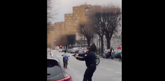 Pantin des policiers pointent leurs armes sur des individus qui participaient à un clip de rap - VIDEO