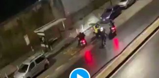 Un livreur tabassé se fait voler son scooter par une bande de voyous - VIDEO