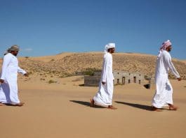 Oman : un village totalement engloutit par le sable découvert dans le désert