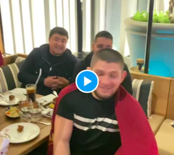 Khabib Nurmagomedov fait un passage remarqué dans restaurant de Dubaï - VIDEO