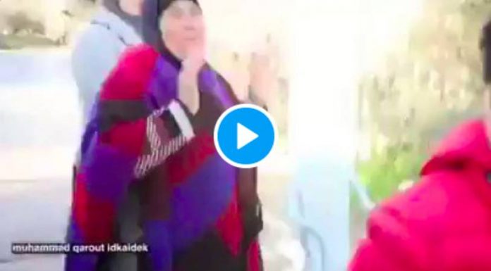 Une femme palestinienne pleure à chaudes larmes devant la démolition de sa maison par les israéliens - VIDEO