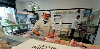 Vénissieux - le boucher Mourad Slimani offre des paniers de viande à plus de 600 démunis