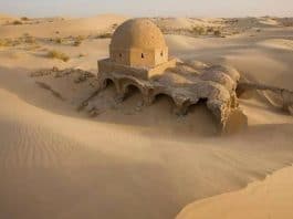 Algérie - une forte tempête de sable révèle une mosquée dans le désert datant du Vie siècle de l’Hégire
