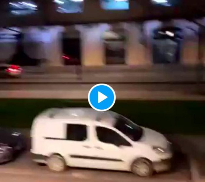 Bordeaux un adolescent de 16 ans fonce sur un véhicule de police, les agents ouvrent le feu - VIDEO
