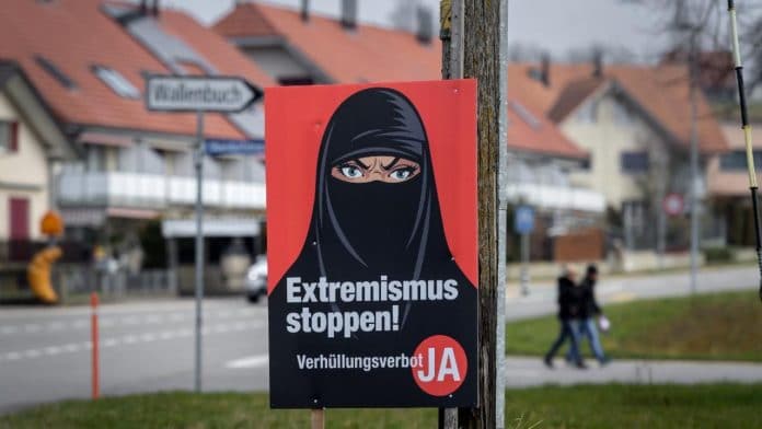 La Suisse interdit le port de la burqa et du niqab dans les lieux publics