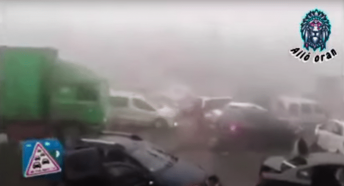 Algérie un immense carambolage sur l’autoroute détruit des dizaines de véhicules - VIDEO