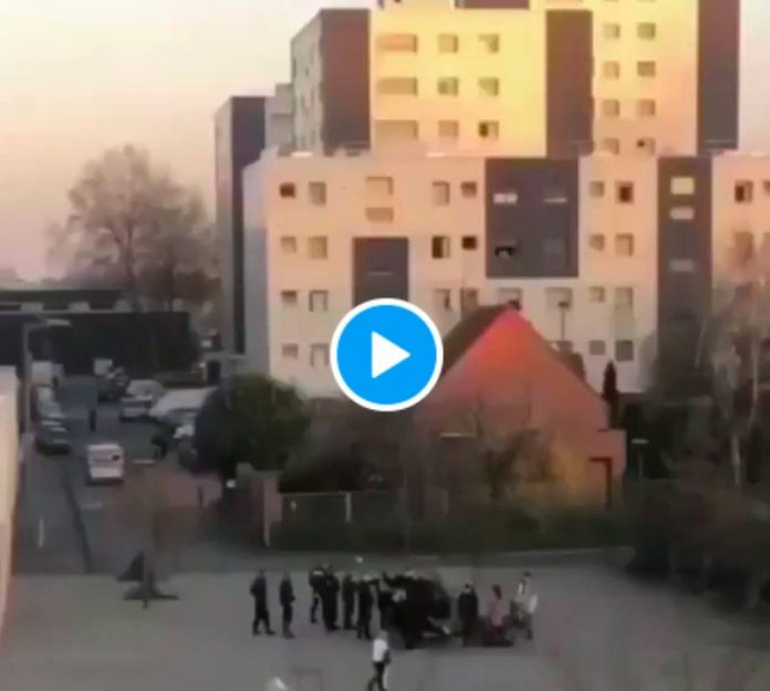 Lille des policiers gazent et brutalisent des mères avec leurs enfants - VIDEO 