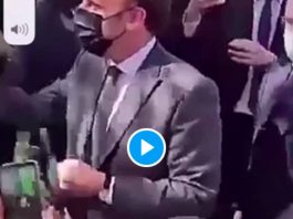 Melun une femme balance son bébé dans les bras d’Emmanuel Macron - VIDEO
