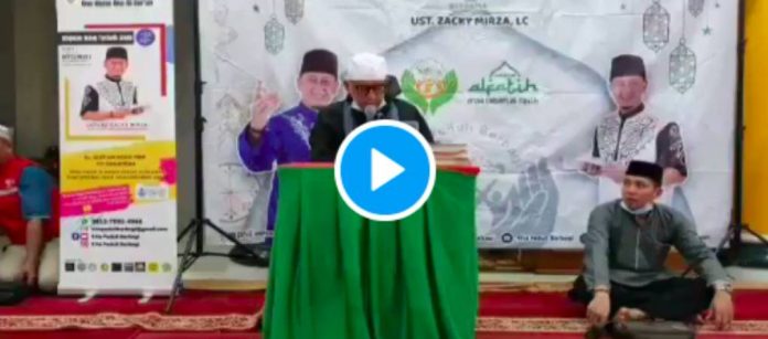 Ramadan Un imam perd connaissance pendant qu’il prononce la chahada - VIDEO