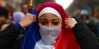 Séparatisme - les internautes s’indignent du projet de loi visant à interdire le hijab aux mineures