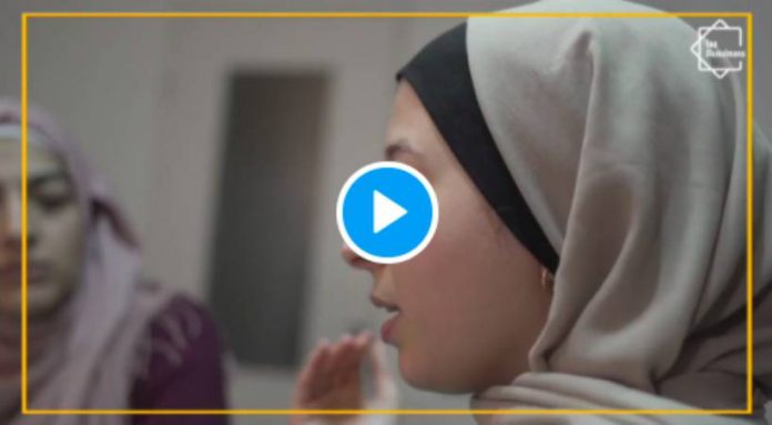« Pas touche à mon hijab ! » les femmes musulmanes s’organisent contre la loi séparatisme - VIDEO