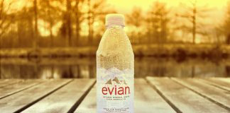 « RT si vous avez déjà bu 1 litre d’eau aujourd'hui » - le tweet polémique d’Evian pour le Ramadan