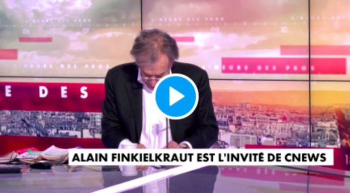 «Je ne savais pas que l'émission avait commencé !» Finkielkraut part en vrille oubliant qu’il est en direct - VIDEO