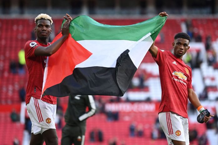 Angleterre - Paul Pogba brandit le drapeau de la Palestine après un match de Premier League - VIDEO