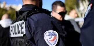 Belfort - un policier dessine une croix nazi géante sur le toit de la maison familiale