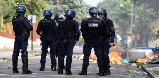 Des policiers qualifient les jeunes de quartier de « bâtards » lors d’échanges téléphoniques