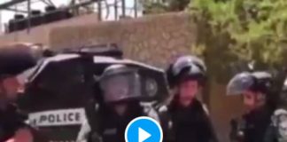 Des soldats israéliens lancent des grenades sur des musulmans en pleine prière - VIDEO