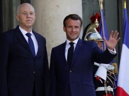 Elysée - Invité par Emmanuel Macron, le président Tunisien arbore le drapeau de la Palestine - VIDEO