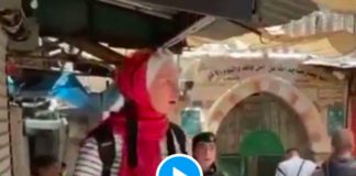 Jérusalem des soldats israéliens arrachent le voile de la journaliste Latifa Abdul Latif - VIDEO2