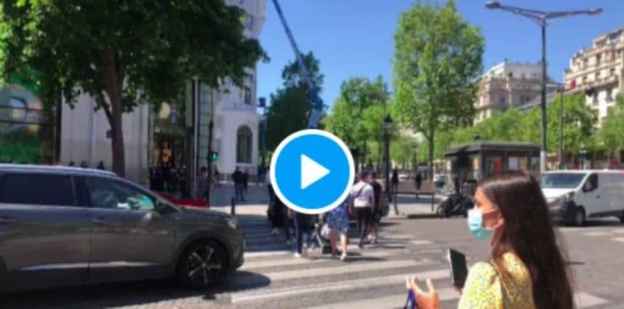 Paris un chauffard écrase délibérément un piéton sur les Champs-Elysées -VIDEO