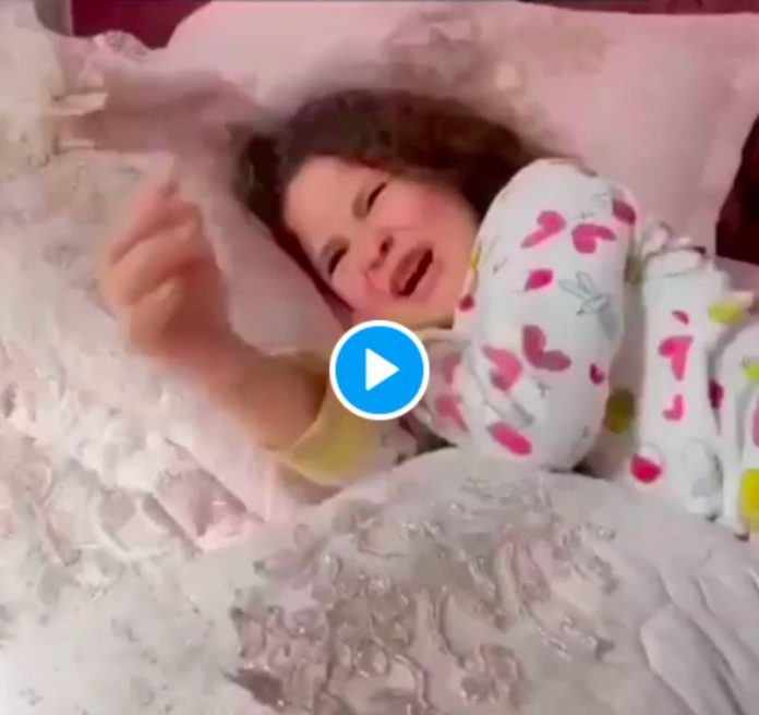 « Maman, je ne veux pas mourir » une petite fille Palestinienne effrayée se confie à sa mère - VIDEO