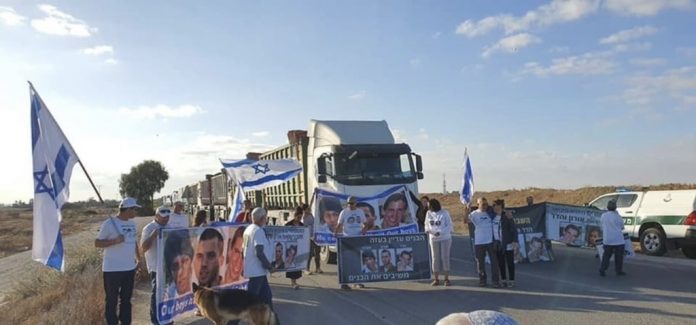 Des colons israéliens bloquent le passage de camions d’aides humanitaires pour Gaza