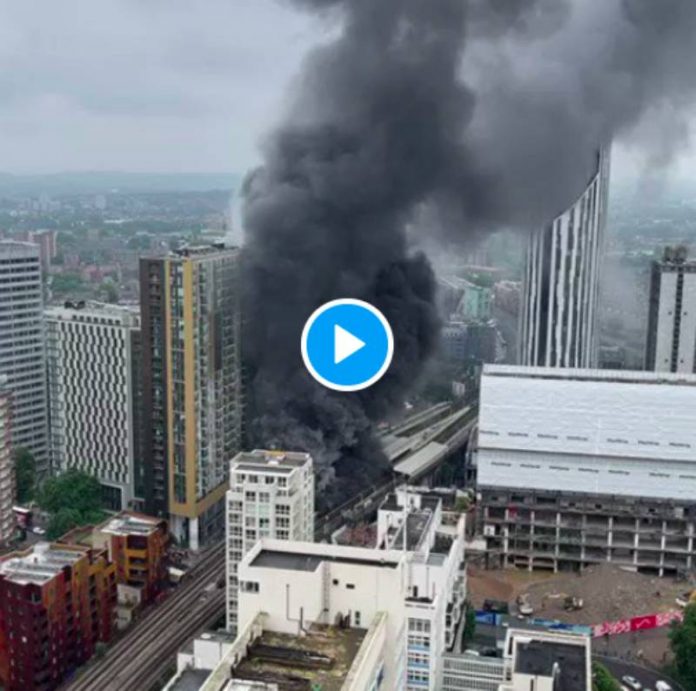 Londres une spectaculaire boule de feu s’échappe du métro - VIDEO