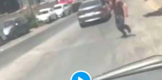 Un colon israélien armé pourchasse un Palestinien pour l’assassiner en pleine rue - VIDEO