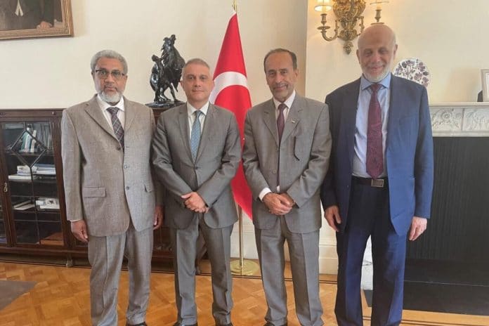 Une délégation palestino-musulmane rencontre l'ambassadeur de Turquie à Londres