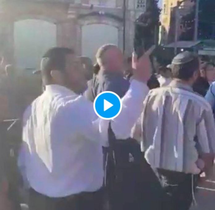 « Mohammed est mort »Les colons israéliens insultent le Prophète Mohammed ﷺ lors de la marche des drapeaux
